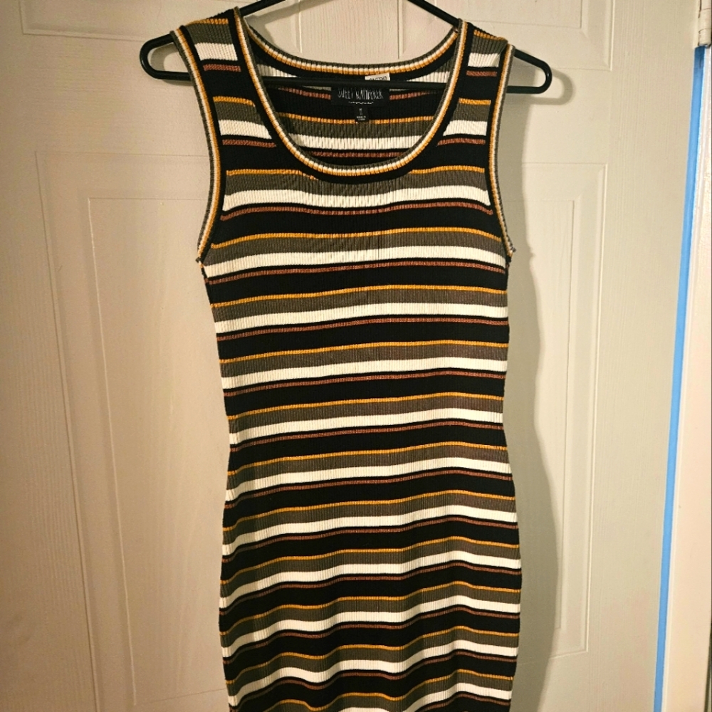 Sweet Wanderer Black and Gold Sleeveless Sheath Mini Dress